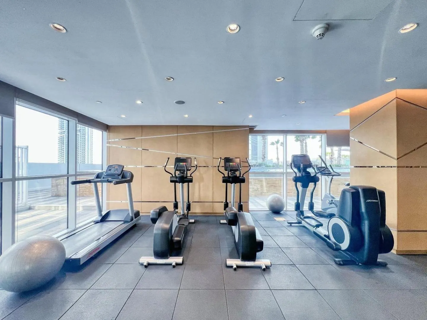Guestready - Elegant Retreat At Damac Hills Apartment Dubai
