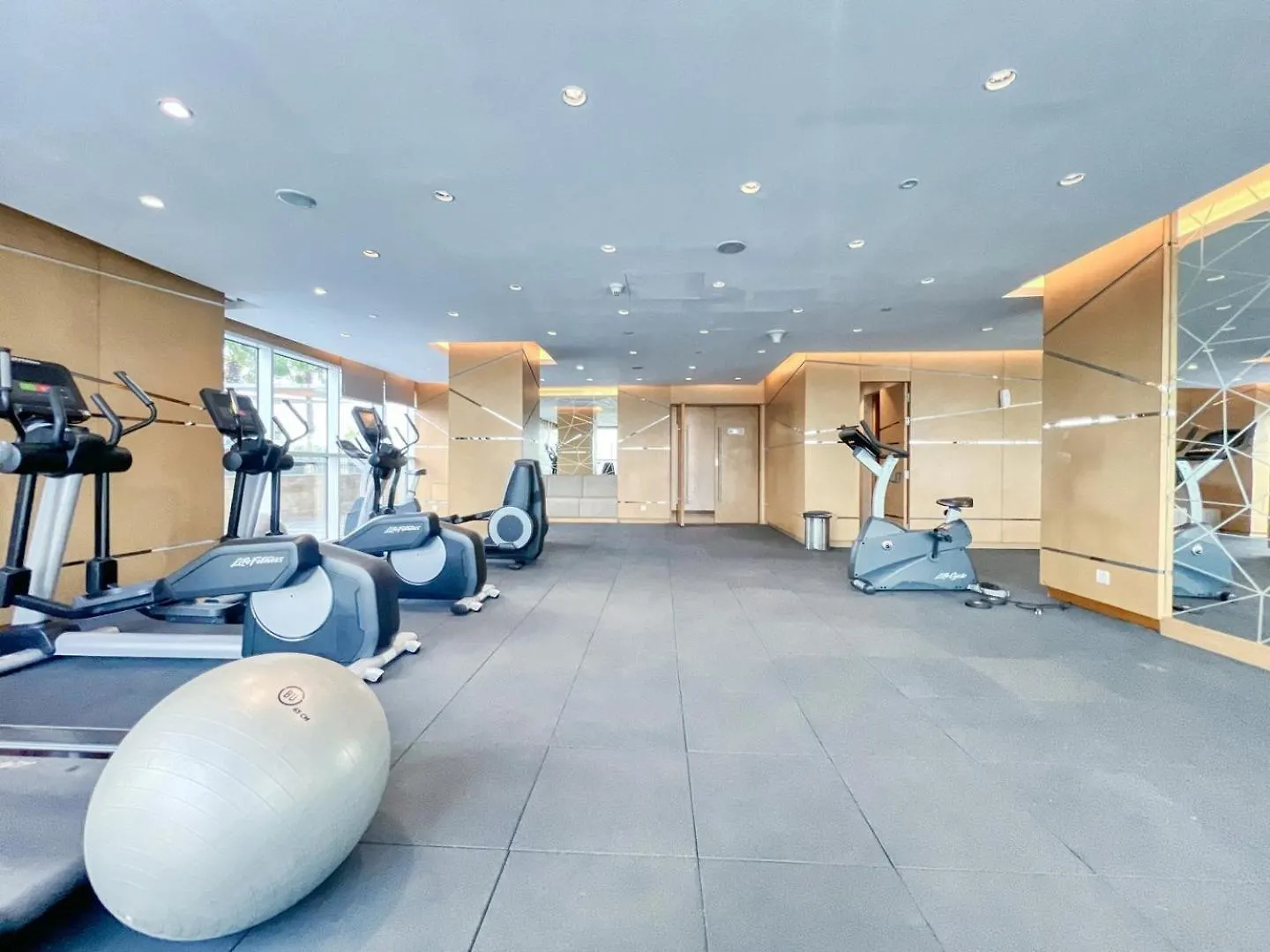 Guestready - Elegant Retreat At Damac Hills Apartment Dubai