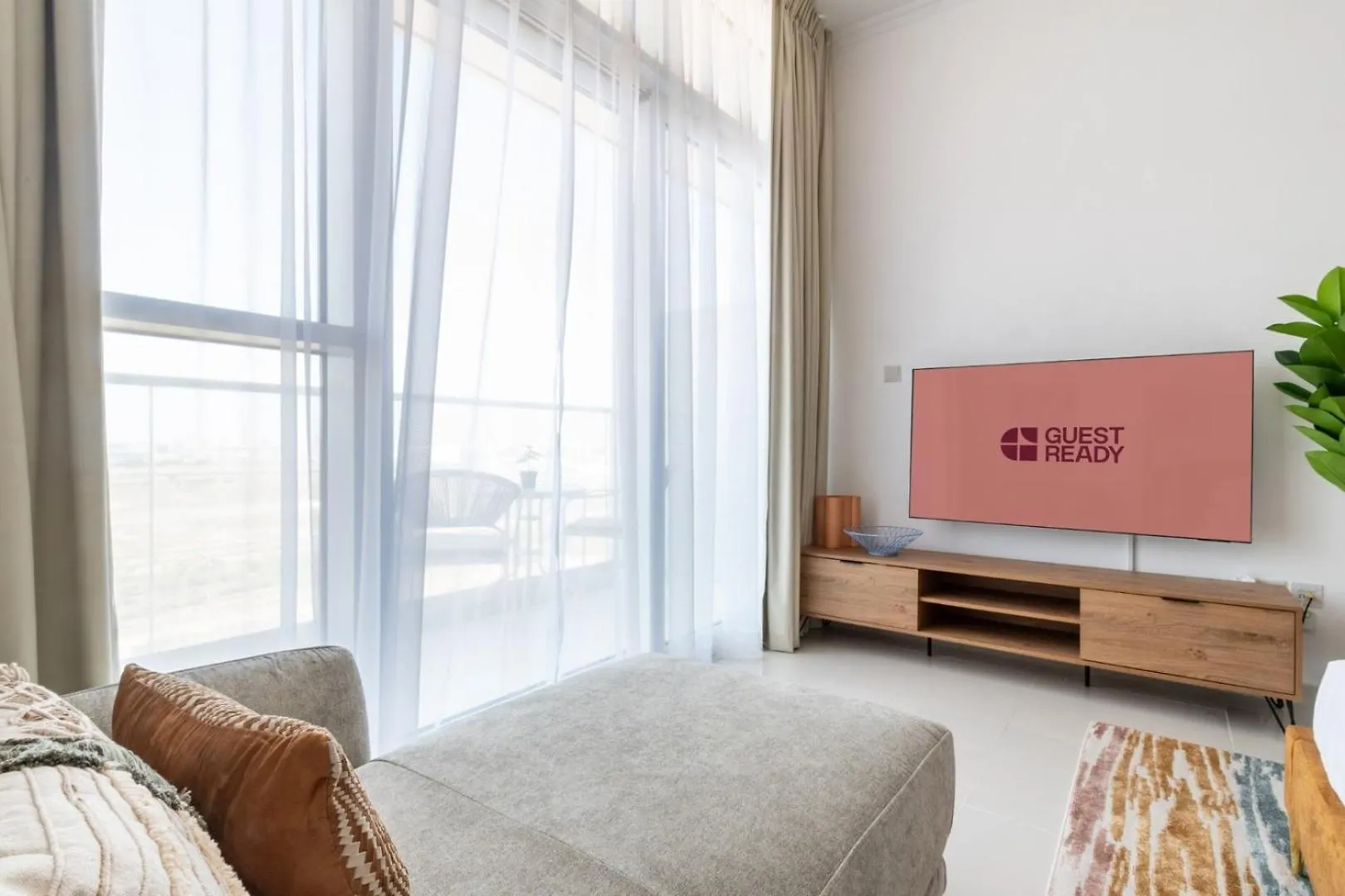 Guestready - Elegant Retreat At Damac Hills Apartment Dubai